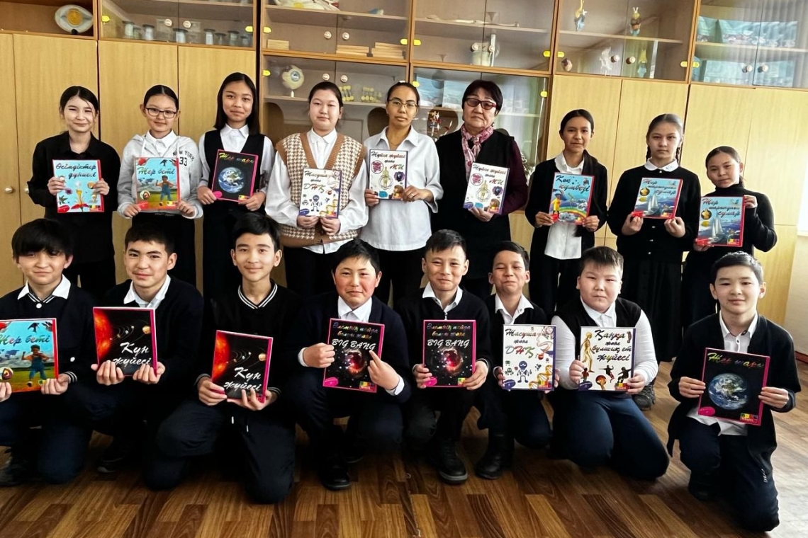 14-ақпан халықаралық кітап сыйлау күніне орай «Шын жүректен кітап сыйла» челленджіне мектебіміздің ұстаздары да атсалысып қатысуда.