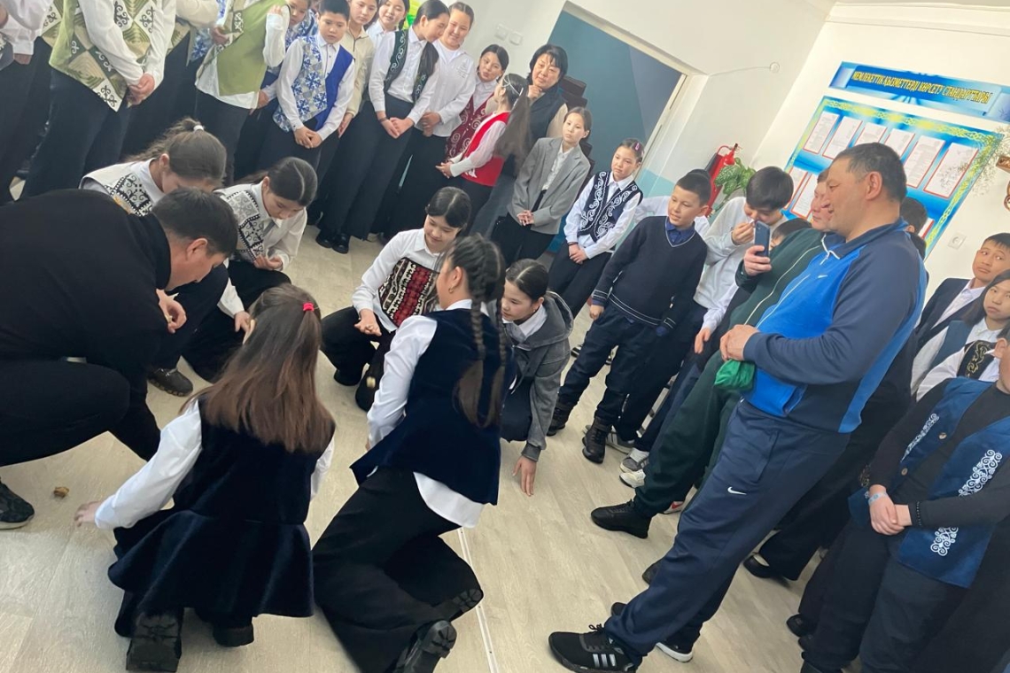 Бірлестік жетекшісі Бану Депутатқызы оқушыларды апталық жоспарымен таныстырды.