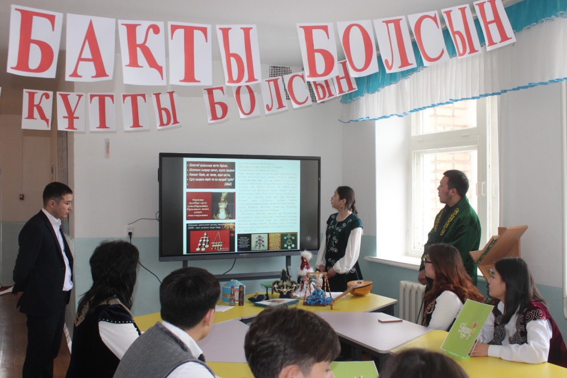 Бүгін, наурыз айының 17-і күні Наурыз мерекесіне орай ұлттық құндылықтарды дәріптеу мақсатында мектеп фойесінде ұлттық көрме ұйымдастырылды.