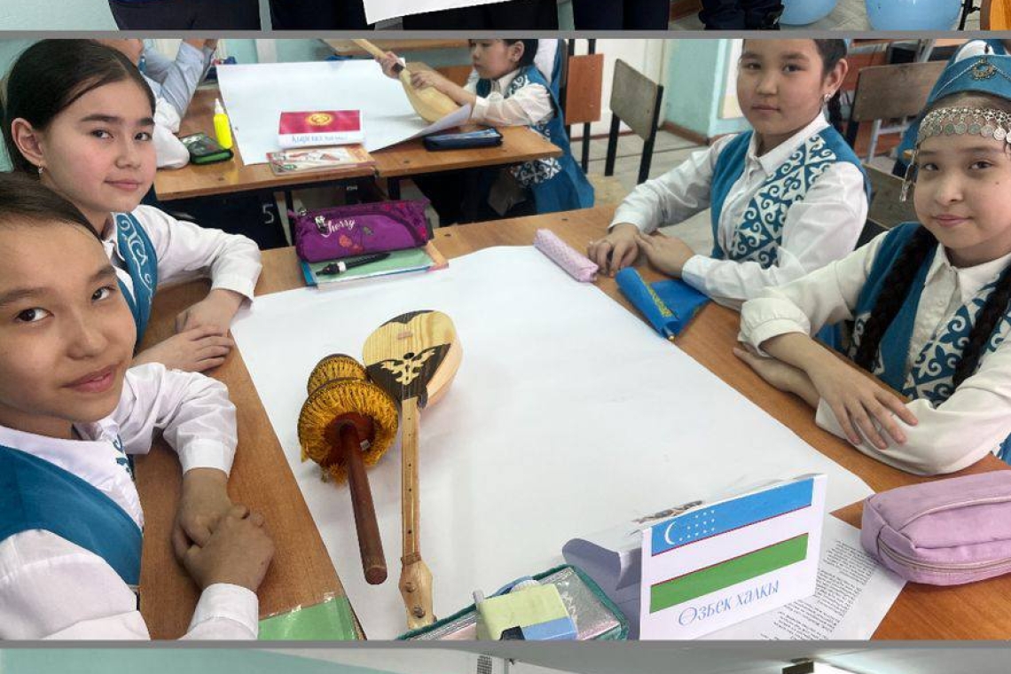 Эстетикалық бірлестігі апталығының аясында мектебімізде музыка пәнінен «Түркі халықтарының музыкалық дәстүрі» тақырыбында ашық сабақ өтті. 