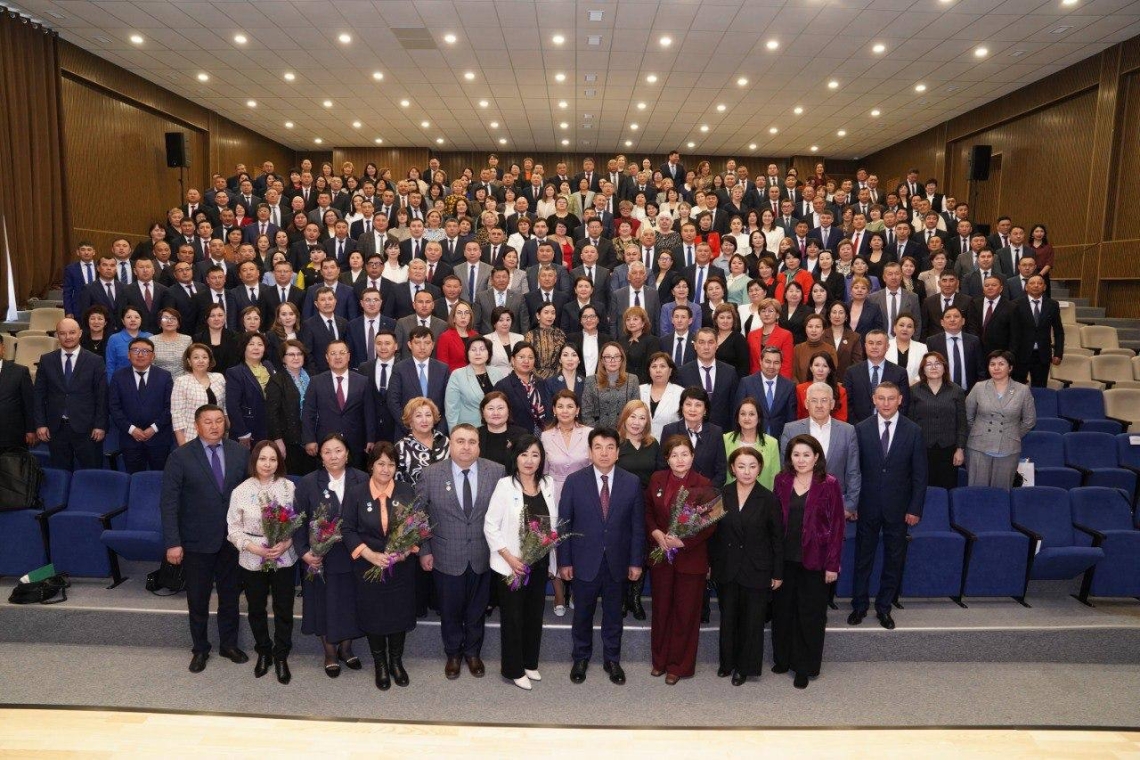 29-наурыз күні Астана қаласында облыстық білім басқармалары мен аудандық білім бөлімдері басшыларының қатысуымен өткен кеңейтілген отырыста оқу-ағарту жүйесін дамытудың басым бағыттары айқындалды.