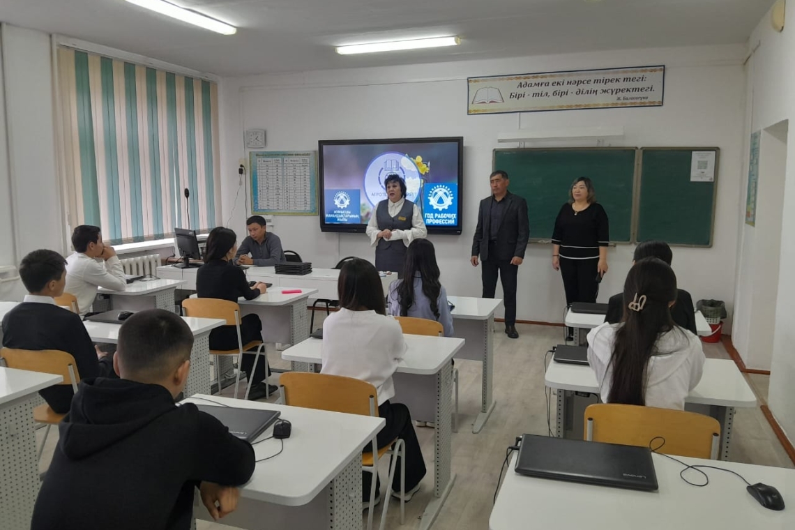 Мектебіміздің кәсіптік бағдар беруші А. Ж. Абирова мен Е. А. Алгожин Айыртау агротехникалық колледжісісі оқытушыларымен "Жұмысшы мамандықтар" жайлы әңгіме сағатын ұйымдастырды.