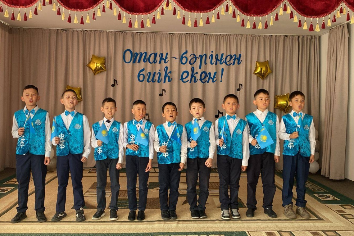 "Ұлы жеңістің 80 жылдығы мен Отан қорғаушылар күні" мерекелеріне орай "Патриот" акциясы аясында өткізілетін мектепішілік іс-шаралар жоспарына сәйкес ДТІЖО Е. А. Алгожин, аға тәлімгер А. Т. Касымова, музыка жетекшісі А. Ж. Балхаштың ұйымдастыруымен «Отан! 