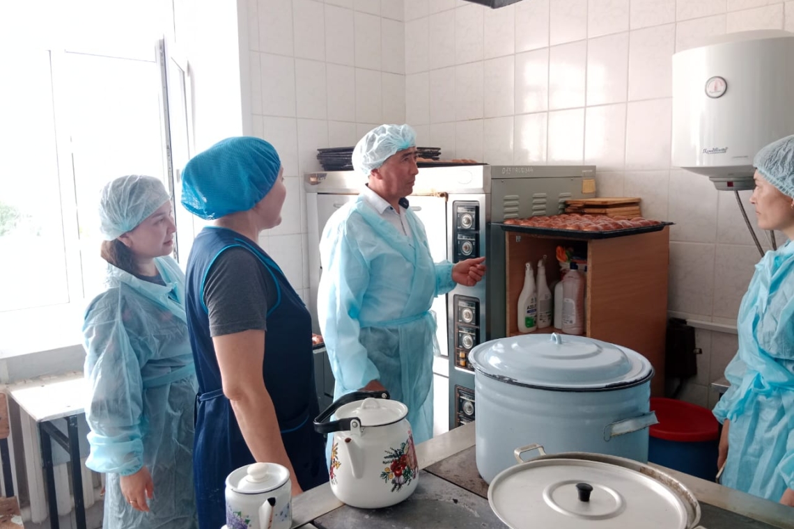 Бүгін, мектеп асханасының  мектеп асханасының сапасын бақылау және қадағалау мақсатында бракераждық комиссия мүшелері жоспарға сәйкес асхана мен ас қоймаларын тексеру жұмысын жүргізді.  