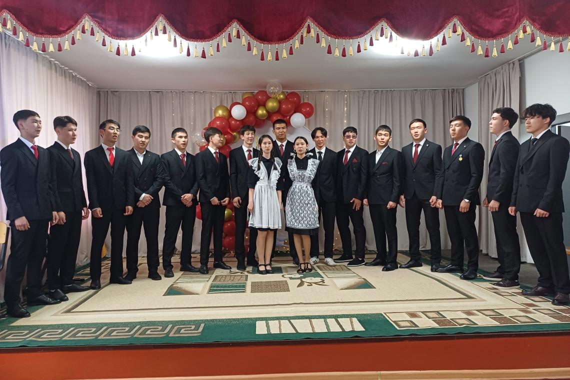 Саумалкөл қазақ орта мектебінде 22-мамыр күні 11-сынып оқушыларының тәлім мен тәрбие,білім берген ұстаздарына және ата-аналар қауымына арналған тәрбие сағаты өтті. Сынып жетекшісі-Жетыбаева Гульдана Кайсарбековна. 