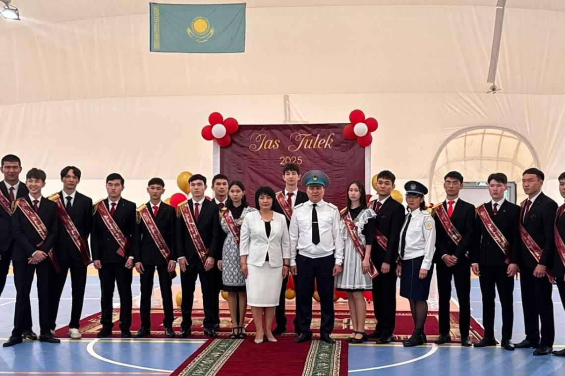 Бүгін, мектеп түлектері үшін ерекше күн, оқу жылының аяқталуы. 11 жыл білім алған мектептерімен қоштасар сәті.