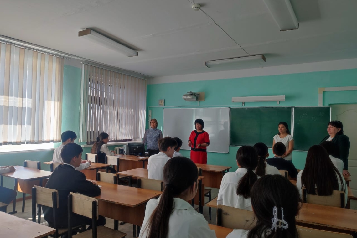 Бүгін, мектебіміздің 8, 10 сынып оқушылары кестеге сәйкес қазақ тілі пәнінен аралық емтихан тапсырды.