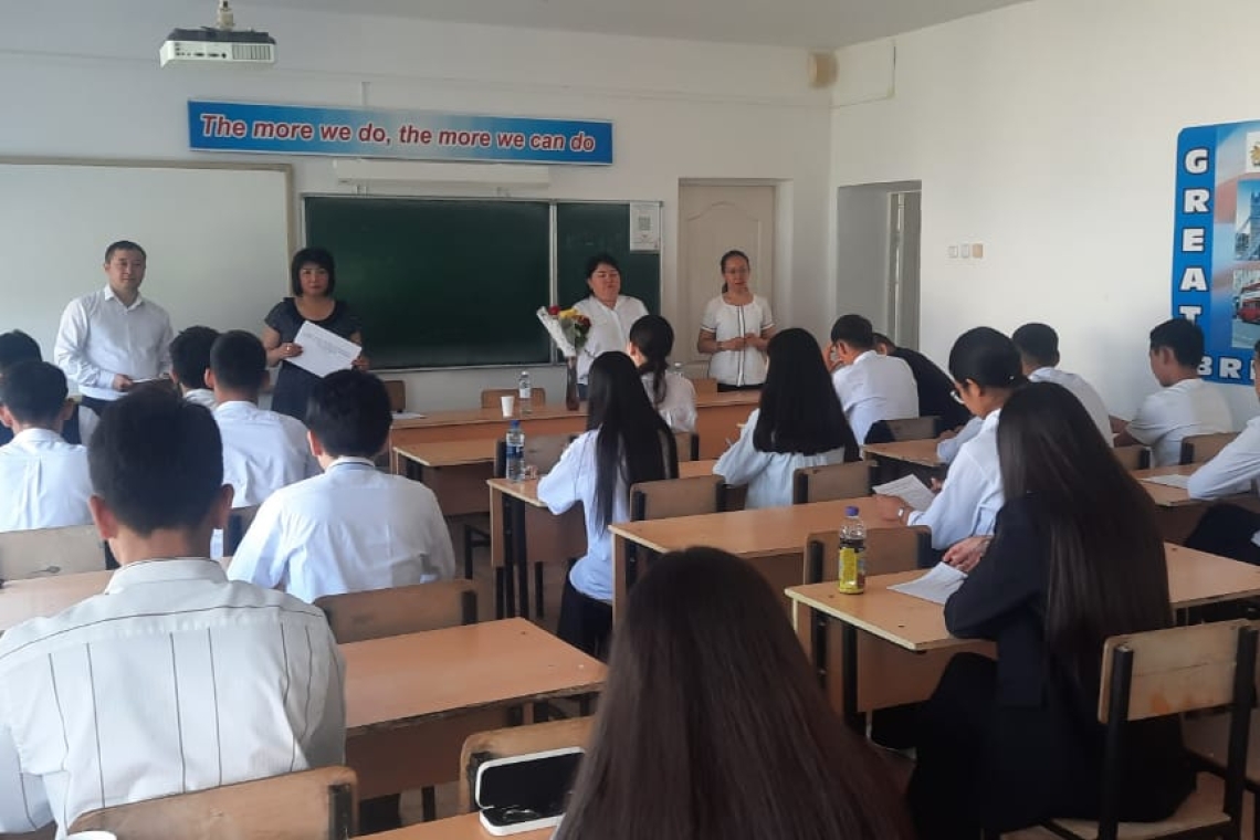 Бүгін, мектебіміздің 9-сынып оқушылары негізгі орта мектеп курсы бойынша қазақ тілі пәнінен жазбаша емтихан тапсырды.