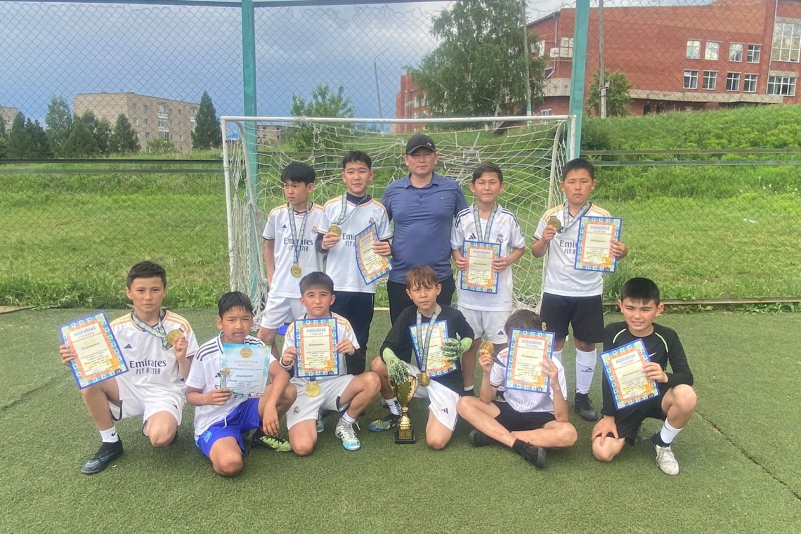 Бүгін, мектебіміздің дене шынықтыру пәні мұғалімі М. С. Ибрашовтың тәрбиеленуші шәкірттері 7-8 сынып оқушылары арасында өткен "Ұлттық лига" ауданішілік футбол ойындарында үздік ойын көрсетіп, 1-орын иеленді.