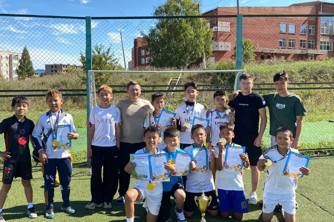 28 тамыз күні Қазақстан Республикасының Конституция күніне арналған 2013 жылы және кейін туылған жасөспірімдер арасында футбол жарысы өтті.