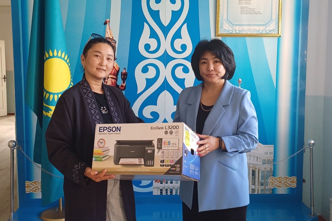 Білім ұясына деген жүректегі ыстық ықыластарын биылғы жылы 20 жыл толған мектебіміздің 2005 жылғы түлектері білдірді.