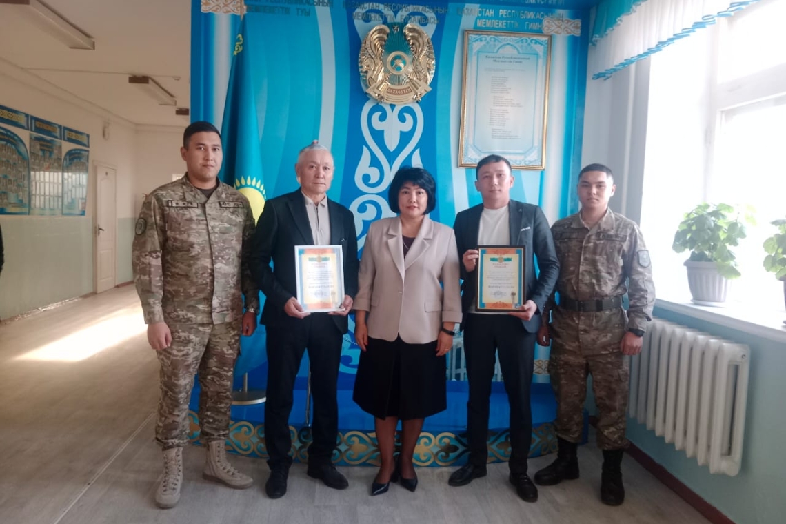 Ауданымызда орналасқан 5510 әскери бөлімнің 3-жеке атқыштар рота командирінің ТжӘҚЖ жөнінде орынбасарының міндетін уақытша атқарушы аға лейтенант Елдар Маратұлы Тастанбек ұстаздар мерекесімен құттықтап